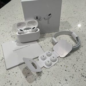 Airpods Pro w/ MagSafe Charging